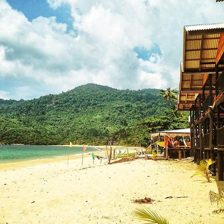 Beachfront Hut Downstairs Astra - Beach Shack Chalet Kampong Juara Ngoại thất bức ảnh
