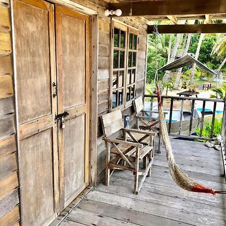Beachfront Hut Downstairs Astra - Beach Shack Chalet Kampong Juara Ngoại thất bức ảnh