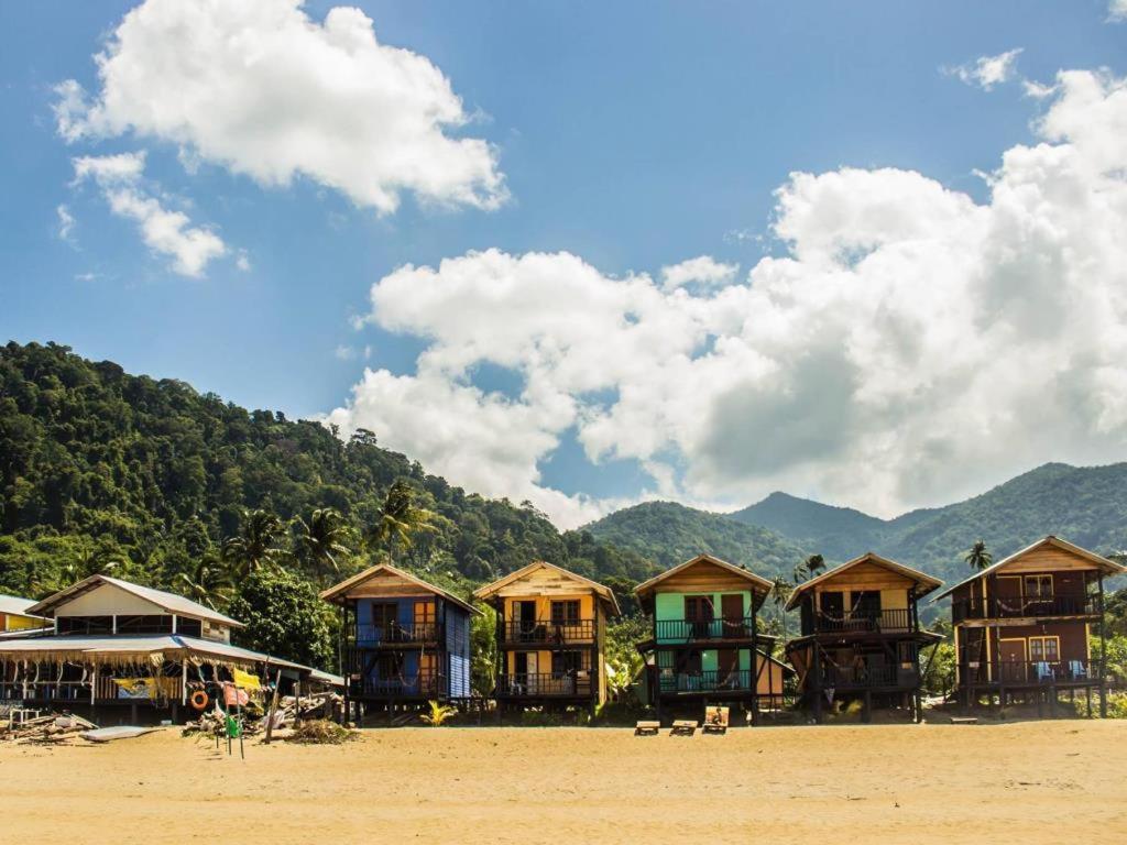Beachfront Hut Downstairs Astra - Beach Shack Chalet Kampong Juara Ngoại thất bức ảnh