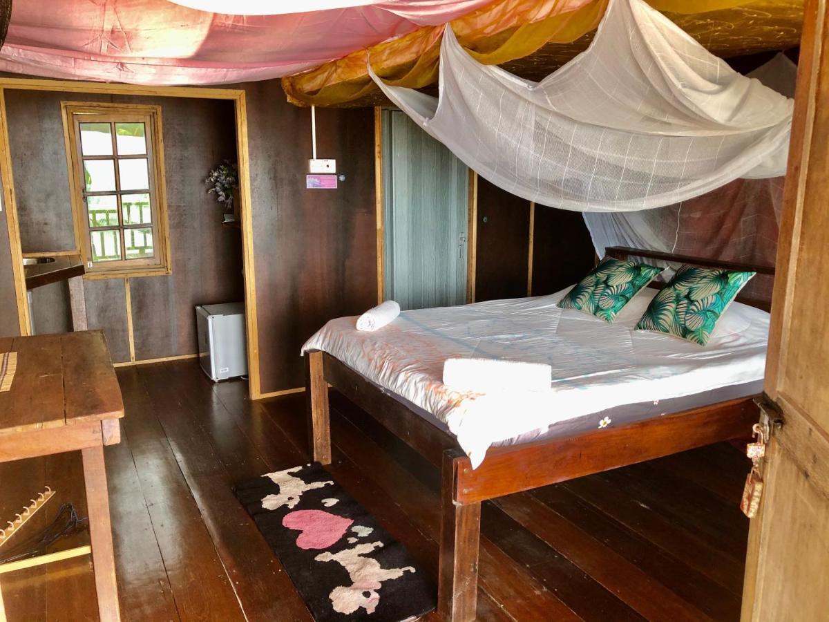 Beachfront Hut Downstairs Astra - Beach Shack Chalet Kampong Juara Ngoại thất bức ảnh